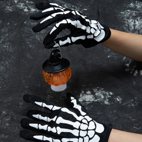 💀 Skeleton Bone Gloves 🦴 - Picture 8 of 10